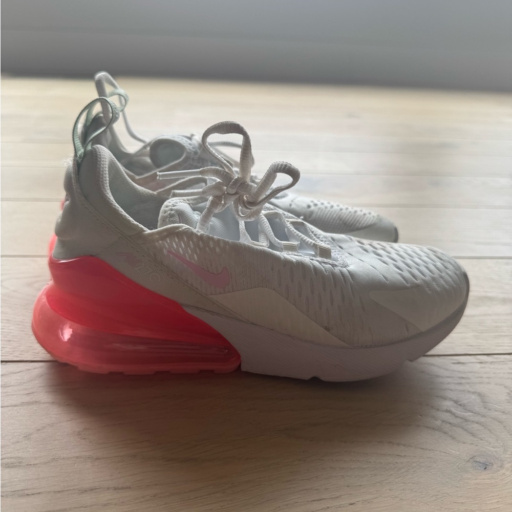 Girls Nike air 270 shoes